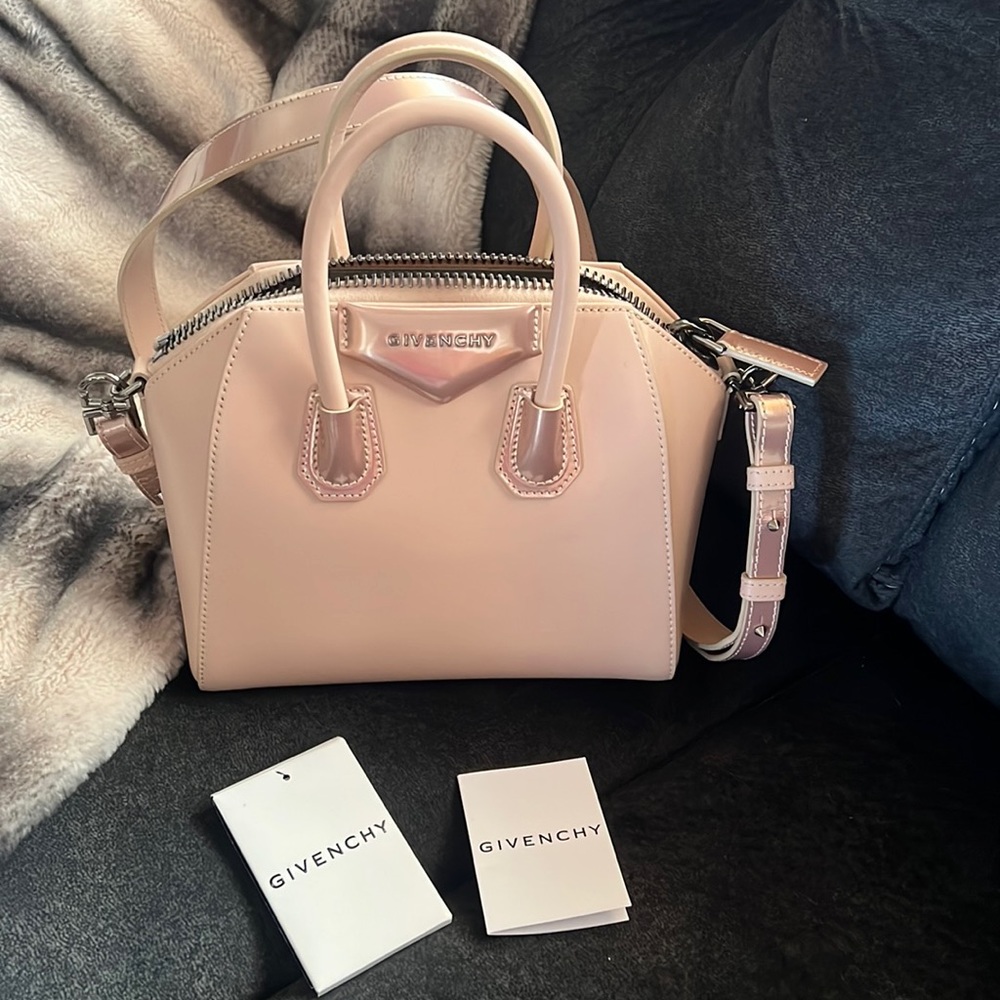 ✨Givenchy Mini Antigona ✨